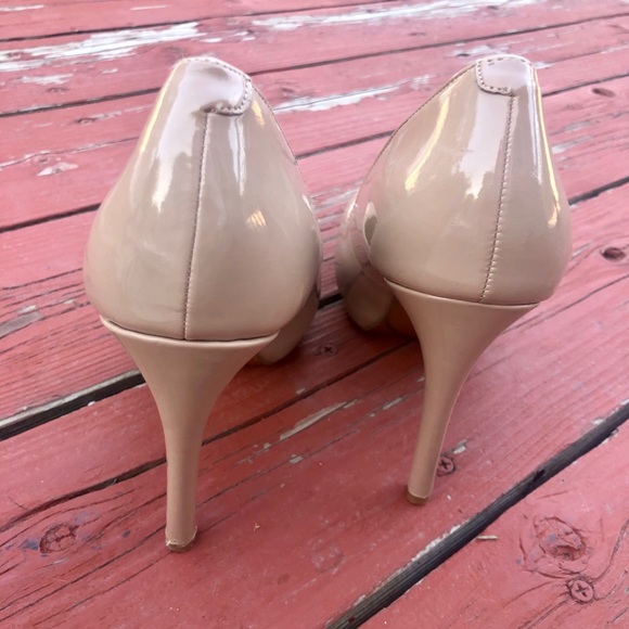 Gorgeous nude stilettos - Picture 3 of 5